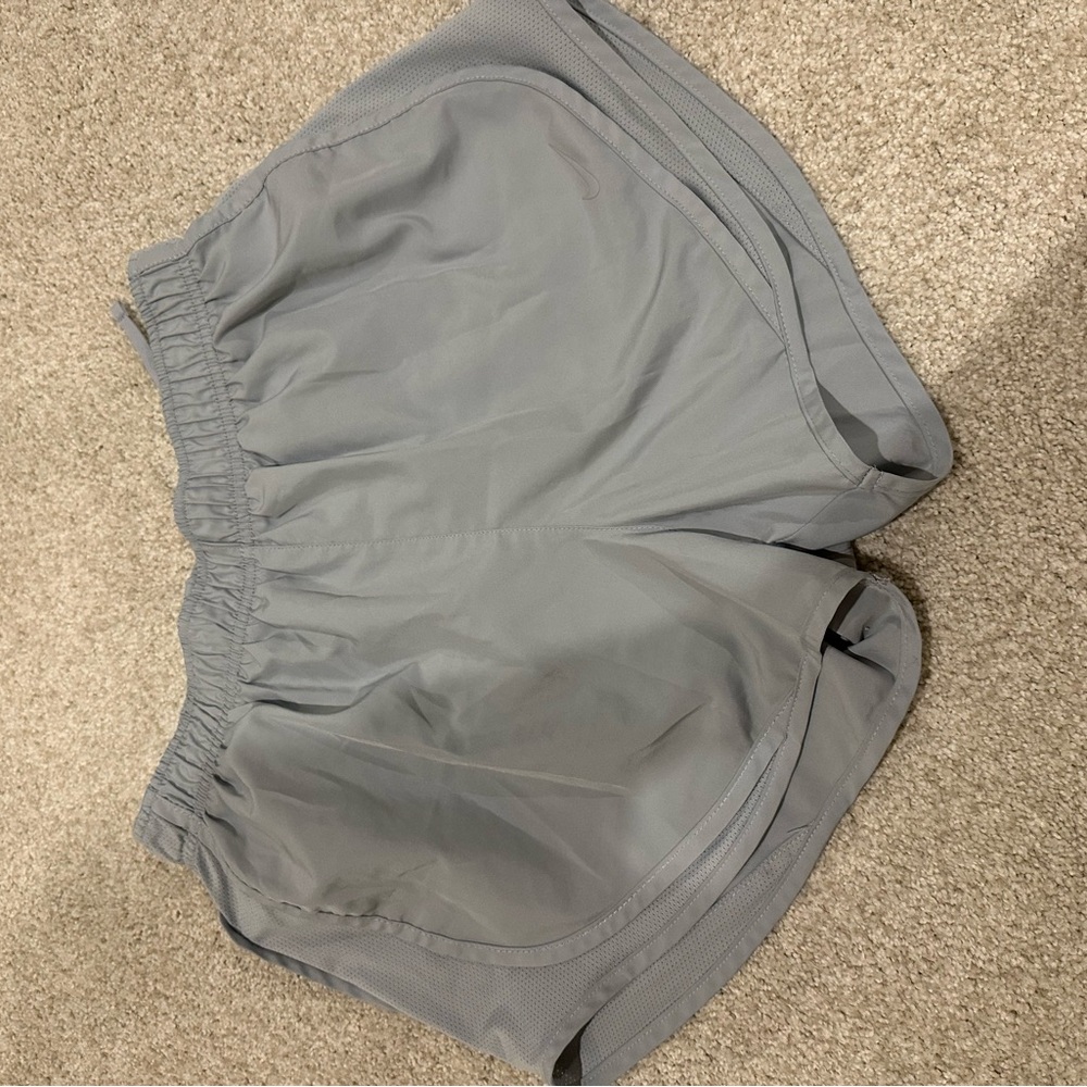 Nike Women's Gray Shorts - Picture 4 of 8